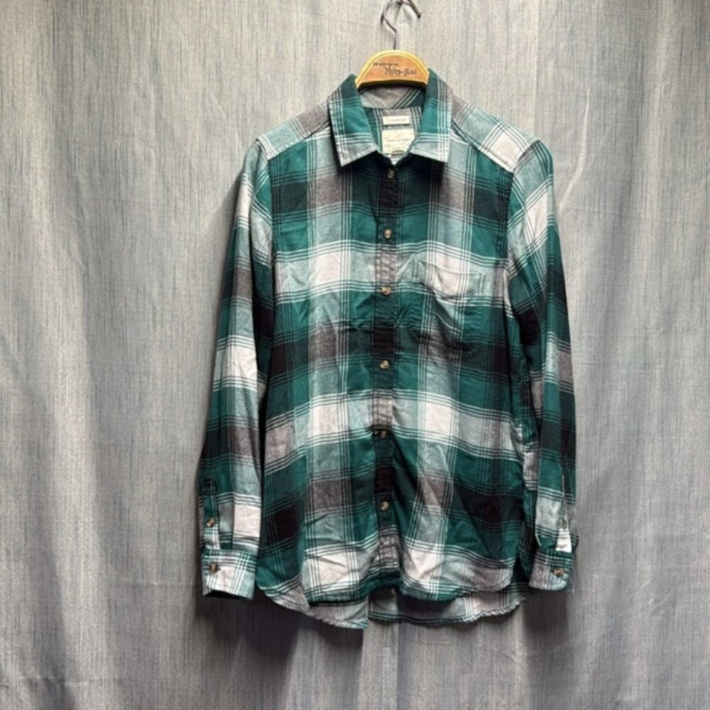 American Eagle Outfitters Green and White Plaid Shirt size medium